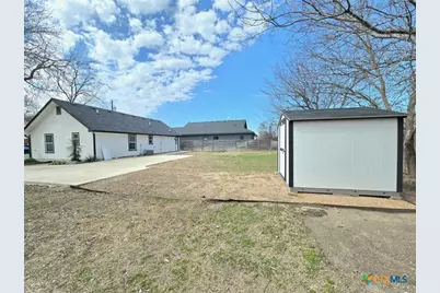 1005 Bridge Street, Lampasas, TX 76550 - Photo 2