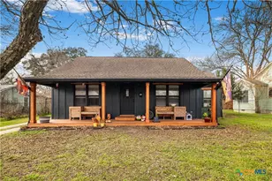 411 N La Grange St, Hallettsville, TX 77964 - Photo 1