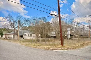 1314 Gardien St, Gonzales, TX 78629 - Photo 20