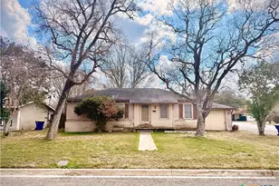 1314 Gardien St, Gonzales, TX 78629 - Photo 1