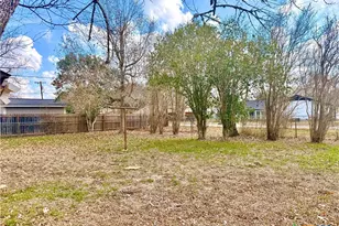 1314 Gardien St, Gonzales, TX 78629 - Photo 16