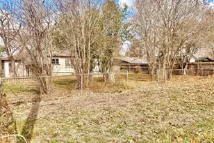 1314 Gardien St, Gonzales, TX 78629 - Photo 18