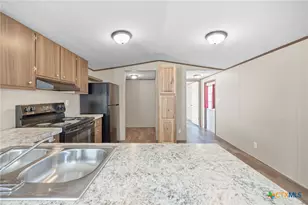 606 W Lampasas St, Lometa, TX 76853 - Photo 12