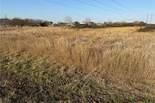 12 W Oaks, Victoria, TX 77905 - Photo 1