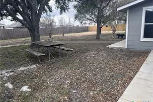 105 E Huebinger St, Marion, TX 78124 - Photo 10