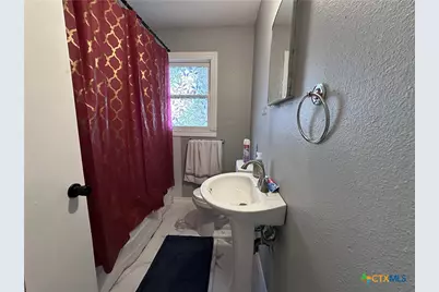 105 E Huebinger Street, Marion, TX 78124 - Photo 8