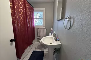 105 E Huebinger St, Marion, TX 78124 - Photo 8