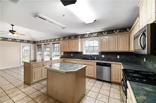 390 Park Ln, Victoria, TX 77904 - Photo 4