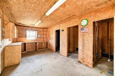 390 Park Lane, Victoria, TX 77904 - Photo 24