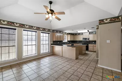 390 Park Lane, Victoria, TX 77904 - Photo 6