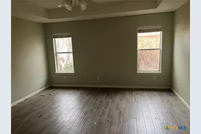 111 Village Green, Victoria, TX 77904 - Photo 8