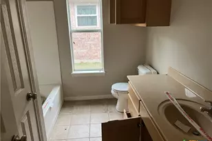 111 Village Green, Victoria, TX 77904 - Photo 16