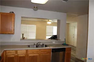 415 E 4th Ave, Belton, TX 76513 - Photo 4