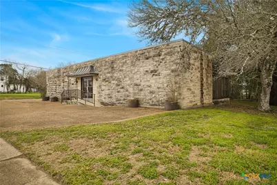 212 E Morris Street, Yoakum, TX 77995 - Photo 34