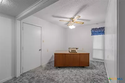 212 E Morris Street, Yoakum, TX 77995 - Photo 8