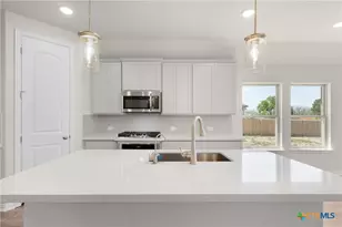 939 Creek Bed Dr, New Braunfels, TX 78130 - Photo 4