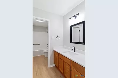 303 Turner Street, Yoakum, TX 77995 - Photo 14