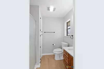 303 Turner Street, Yoakum, TX 77995 - Photo 18