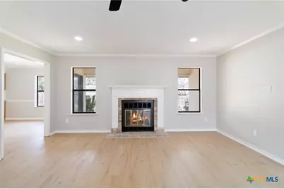 303 Turner Street, Yoakum, TX 77995 - Photo 4