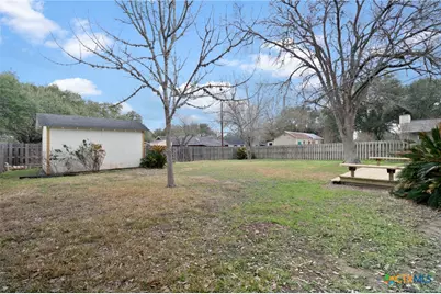 303 Turner Street, Yoakum, TX 77995 - Photo 28
