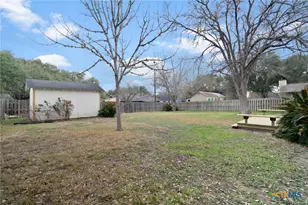 303 Turner St, Yoakum, TX 77995 - Photo 28