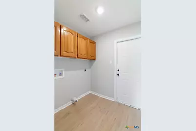 303 Turner Street, Yoakum, TX 77995 - Photo 10