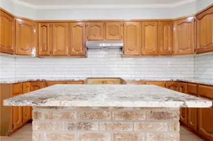 303 Turner St, Yoakum, TX 77995 - Photo 8