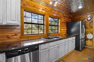 1465 Co Rd 401, Edna, TX 77957 - Photo 18