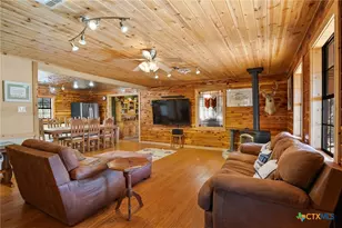 1465 Co Rd 401, Edna, TX 77957 - Photo 12