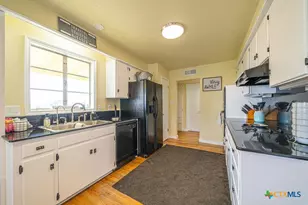 100 Kings Way, Horseshoe Bay, TX 78657 - Photo 10