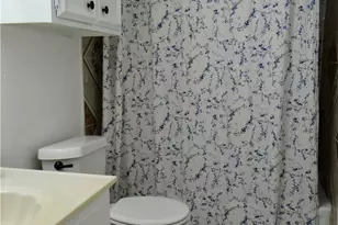 1051 Country Club Dr, Seguin, TX 78155 - Photo 16