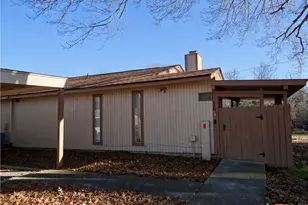 1051 Country Club Dr, Seguin, TX 78155 - Photo 4