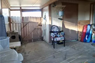 1051 Country Club Dr, Seguin, TX 78155 - Photo 18