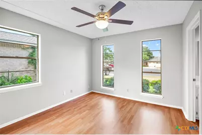 247 Goldenrod Avenue, Victoria, TX 77904 - Photo 6