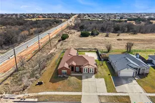 2202 Waterfall Dr, Killeen, TX 76549 - Photo 2