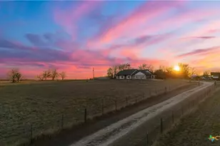 2122 Tower Dr, Moody, TX 76557 - Photo 2