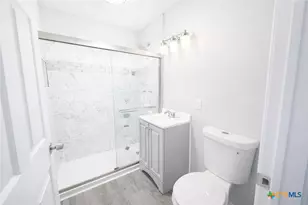 105 Massanet St, Port Lavaca, TX 77979 - Photo 4