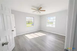 105 Massanet St, Port Lavaca, TX 77979 - Photo 6