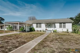 904 E Mistletoe Ave, Victoria, TX 77901 - Photo 2