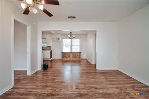 904 E Mistletoe Ave, Victoria, TX 77901 - Photo 4