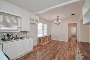 904 E Mistletoe Ave, Victoria, TX 77901 - Photo 12