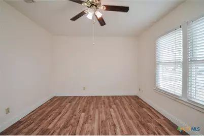 904 E Mistletoe Avenue, Victoria, TX 77901 - Photo 16