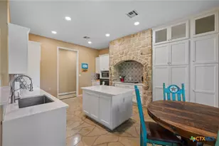302 Guadalupe River Dr, Seguin, TX 78155 - Photo 18