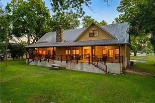 302 Guadalupe River Dr, Seguin, TX 78155 - Photo 2