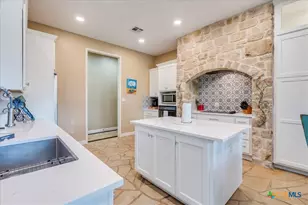 302 Guadalupe River Dr, Seguin, TX 78155 - Photo 4