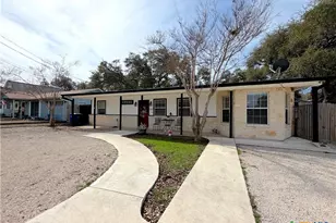 301 Canyon Edge, Canyon Lake, TX 78133 - Photo 2