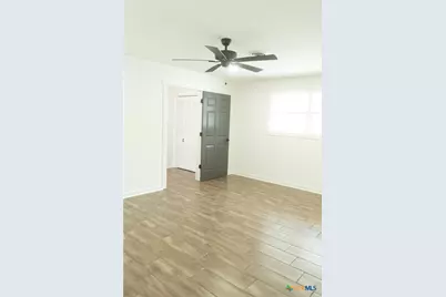 2704 E Loma Vista Avenue, Victoria, TX 77901 - Photo 10