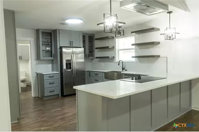 2704 E Loma Vista Avenue, Victoria, TX 77901 - Photo 6