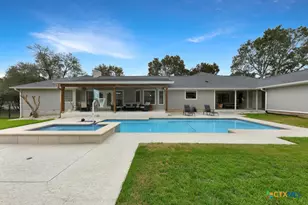 384 Hunters Creek Dr, New Braunfels, TX 78132 - Photo 38