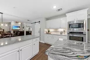 384 Hunters Creek Dr, New Braunfels, TX 78132 - Photo 12